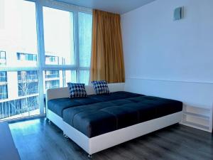 Postel nebo postele na pokoji v ubytování Atlantis Resort & 4 swimming pools & Spa & Апартамент