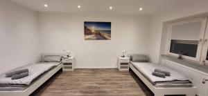 En eller flere senge i et værelse på Gästehaus Hagen 6 Betten, Parkplatz, Küche, WLAN Easybooking24