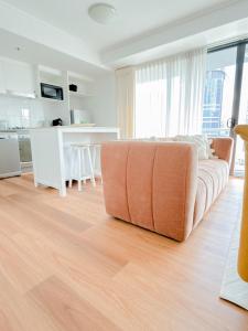 Nhà bếp/bếp nhỏ tại CBD - Free Parking - Pool Spa Gym - 4 People