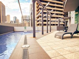 Hồ bơi trong/gần CBD - Free Parking - Pool Spa Gym - 4 People