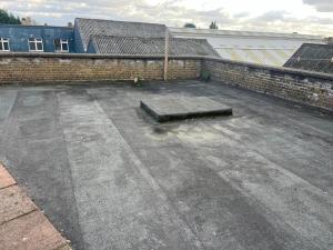 Billede fra billedgalleriet på Spacious 4 bedroom apartment with parking i Leavesden Green