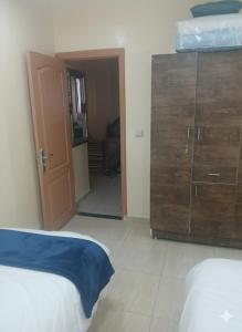 En eller flere senge i et værelse på lina appartement