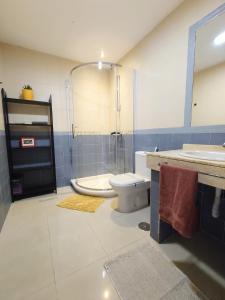 Et badeværelse på La Casita Suites