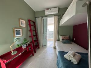 En eller flere senge i et værelse på Cyclinn Riviera All Time + 38 billeder