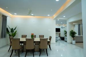a dining room with a table and chairs at Le Penguin Serviced Apartments in Madhapur