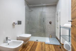 Et badeværelse på Hostdomus - La Garnotte Suites + 105 billeder