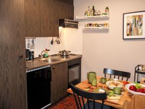 Kuchyň nebo kuchyňský kout v ubytování Apartment Aragon M86 by Interhome