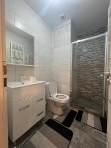 Et badeværelse på Studio near the Metropolitan Church