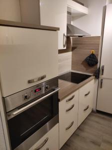 a kitchen with a stove and a refrigerator at Ferienwohnung am Rennsteig in Gerstungen