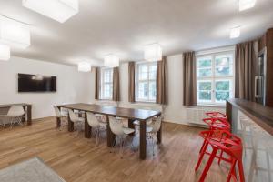 TV a/nebo společenská místnost v ubytování Theresian Apartment
