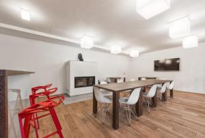 TV a/nebo společenská místnost v ubytování Theresian Apartment
