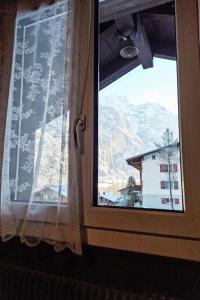 Cảnh núi rừng hoặc tầm nhìn ra núi từ căn hộ