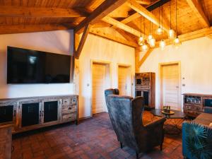 TV a/nebo společenská místnost v ubytování Holiday Home Kunějov by Interhome