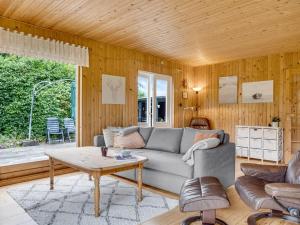 Posezení v ubytování Holiday Home Rikhard - 75m from the sea by Interhome