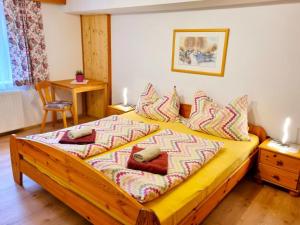 Ένα ή περισσότερα κρεβάτια σε δωμάτιο στο Apartment Kulmer Hof by Interhome