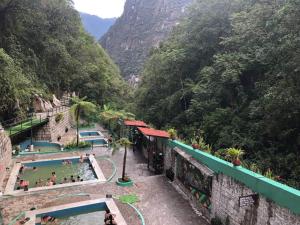 a view of a swimming pool at a mountain resort at Hospedaje San Francisco in Machu Picchu
