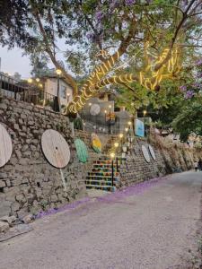 Φωτογραφία από το άλμπουμ του lake & woods-a boutique lakeview property σε Bhim Tal