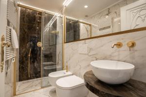 Koupelna v ubytování Stile Comfort per Coppie e Famiglie + 37 fotografií