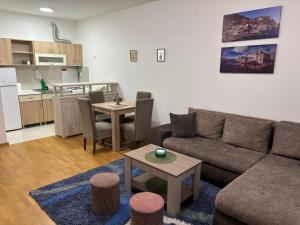 Kuchyň nebo kuchyňský kout v ubytování Apartman PETKOVIĆ Parobrodska 35