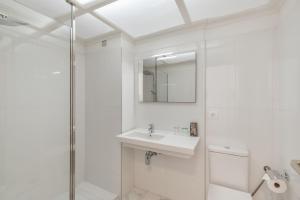 Koupelna v ubytování Playa Delphin 302 + 24 fotografií