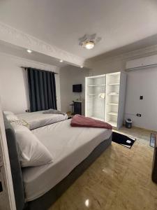 Postel nebo postele na pokoji v ubytování Pyramids essence view