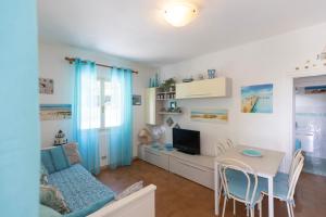 Køkken eller tekøkken på Casa Acquamarina by ElbaSummer + 7 billeder