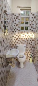 Et badeværelse på Flamingo Suites and BnB + 53 billeder