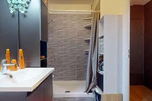 Ένα μπάνιο στο Appartement T2 exceptionnel avec Terrasse +24 φωτογραφίες