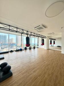 a large room with a dance floor in a building at Porto Horizonte Suite 1120 in Santa Marta