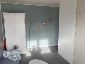 a room with blue walls and a white door at Apartment am Waldrand in Itzehoe