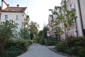 an empty street in a city with buildings at Comfort Zone Ostróda CITY & LAKE in Ostróda