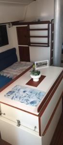 En eller flere senge i et værelse på Resort chic on the water! + 9 billeder