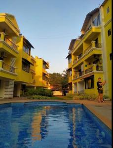 Het zwembad bij of vlak bij Square Greens