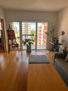 Khu vực ghế ngồi tại depto con seguridad y pileta, mi casa es tu casa, lo de Dani