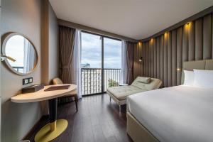 Postel nebo postele na pokoji v ubytování WorldHotels Long Beach Resort Phu Quoc + 145 fotografií