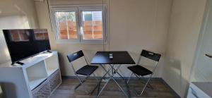 Et tv og/eller underholdning på Bungalow Privé - Calme - Climatisation - Parking gratuit