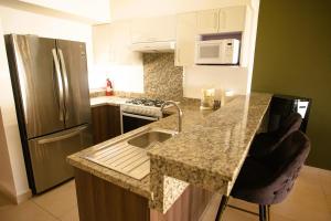 Foto dalla galleria di Cozy, elegant 2BR Via Montejo, steps to US Consulate a Xcumpich Altre 37 foto