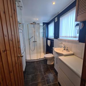 Et badeværelse på Ardura Apartment No 1