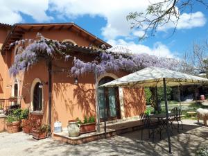 Budova, kde se farma nachází