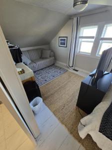 Giường trong phòng chung tại Seaside Cottage 180 Views