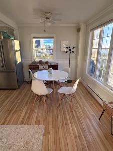 Nhà bếp/bếp nhỏ tại Seaside Cottage 180 Views