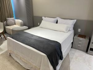 Giường trong phòng chung tại Estúdio em Condo. Frente Mar OPS0337 +19 ảnh