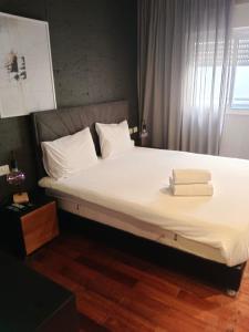 Giường trong phòng chung tại Beer Garden Hotel