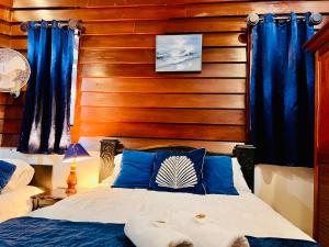 Giường trong phòng chung tại Casa Victoriana Aeropuerto