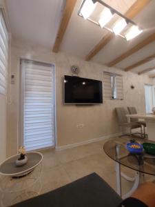 TV a/nebo společenská místnost v ubytování Oaza mira