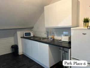 Kuchyň nebo kuchyňský kout v ubytování Park Place Apartments + 5 fotografií