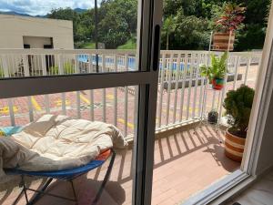 Μπαλκόνι ή βεράντα στο Alojamiento Apartamento familiar con Jacuzzi