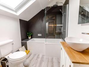 Et badeværelse på 4 Bed in Hartland 83444 + 25 billeder