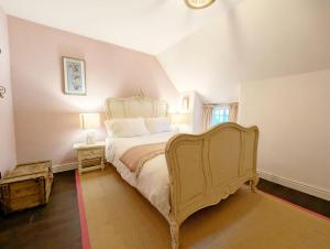 Postel nebo postele na pokoji v ubytování Mermaid Cottage - Lulworth