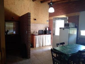Kuchyň nebo kuchyňský kout v ubytování Complejo cabañas Victor II